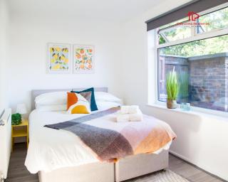 7Beds Contractor & Family Haven St Helens - 0