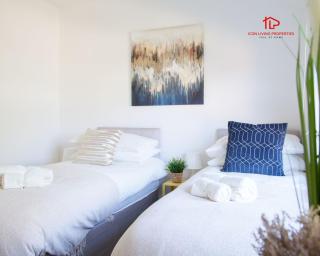 7Beds Contractor & Family Haven St Helens - 4