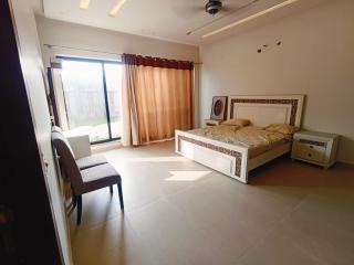 Luxury 4 Bedroom Guest House - Faisalabad - 0