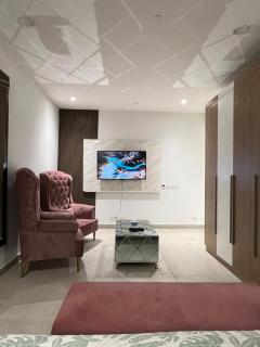 Luxury studio at DHA phase 5 Pentasquare - Lahore - 5