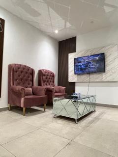Luxury studio at DHA phase 5 Pentasquare - Lahore - 1