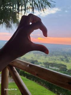 Baboon lodge Queen Elizabeth - - 8