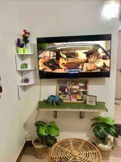 Serene Native-Inspired Condo - Manila - 1