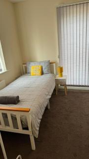 LovelyHome4 Family & Contractors Leeds - Killingbeck - 3