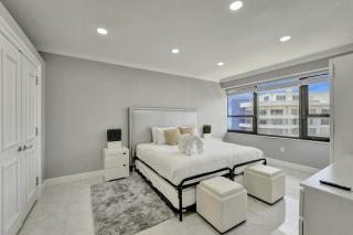 Luxury Penthouse 3BR 3BA Oceanfront PH7 - 2