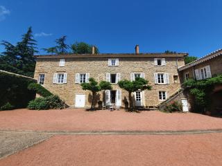 DOMAINE DES FRANCHISES - Beaujolais Village - Charme et authenticité au cœur des Pierres dorées - 1