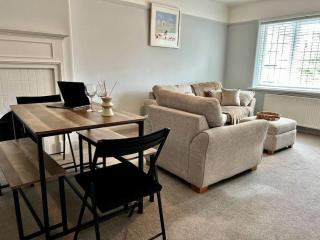 Entire Cosy Flat in Radlett - 3 Bedrooms -5 Beds - Sleeps 8 - Fast Train access into central London - Radlett - 8