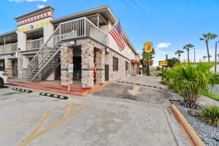 Super 8 by Wyndham McAllen-La Plaza Mall-Downtown - 0