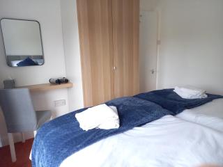 Quiet 3 Bedroom Home - 5