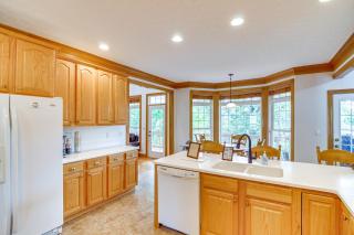 Lake Cumberland Retreat with Deck and Views! - Jamestown - 2