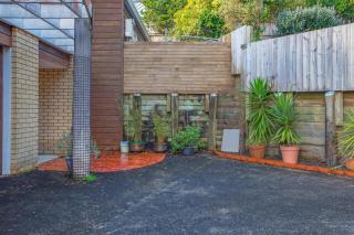Glen Hidden Gem with BBQ and Deck - Auckland - 4