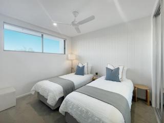 Beautifully Appointed - Sophisticated, Steps From the Sand - 9