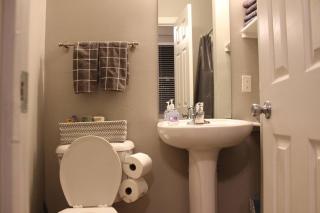 Comfy Downtown Condo - 9