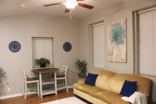 Comfy Downtown Condo - 6