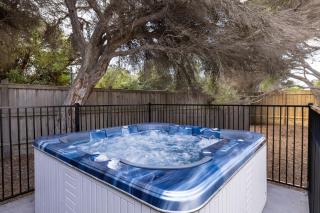Phillip Island Hot Springs Retreat - Surf Beach - 3