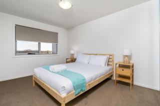 Relaxing 2BR Apt in North Point Complex - Weston Creek - 6