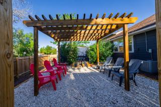 Updated Central Cottage - Casper - 8