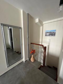 11 Diamond Drive, Bright & Quiet City Center Apartment, Easy Access - 5