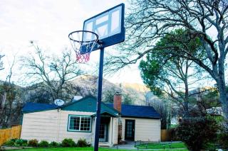 Hot Tub, 4mi from Sequoia, Arcade Games, Foosball - 9