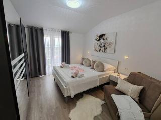 Delux apartment MAJA in Split - Žrnovnica - 1