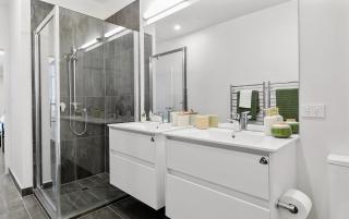 Central & Chic in the Capital - 5