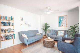 2BR Burleigh Beachside Apartment With Views with Pool - Gold Coast - 6