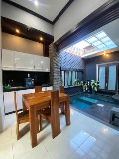 Tiny Villa Kerobokan Seminyak - 3