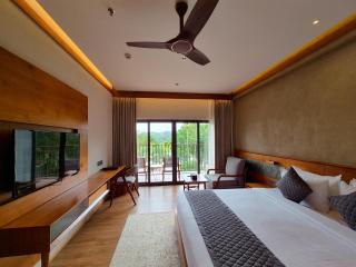 Sterling Lontano Waterfront Wayanad - 3
