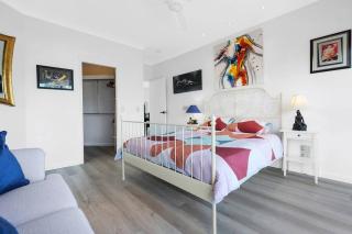 360-Degree View 1BR Luxury Apartment in Elanora - Gold Coast - 8
