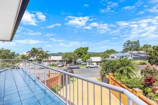 360-Degree View 1BR Luxury Apartment in Elanora - Gold Coast - 1