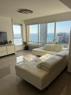 Beachfront apartment in Bat Yam - Bat Yam - 8