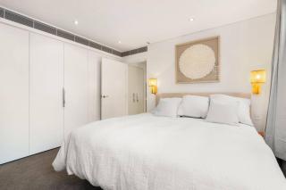 Vogue charm w light, aspect, AC - Sydney - 1