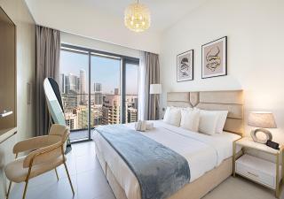 Elegant 1BR with Skyline Views in Downtown Dubai - Dubai - 0