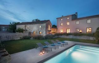 Awesome Home In Tinjan With Wifi - 2