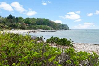 Cozy Cottage Just 200 M From The Beach - Dronningmølle - 1