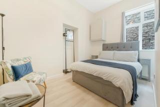 Modern Two Bedroom Central Flat - Weston-super-Mare - 2