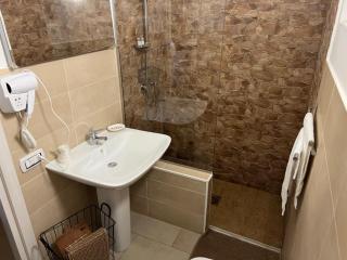 Madre Terra Airport Rooms and Suites - Terrasini - 2