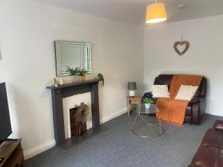 Home from Home, 3-Bed House with private parking, WiFi, sleeps up to 7 guests - Lighthorne - 5