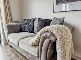 Centrally Located 1BDR Apartment By Torr Property Group Short Lets & Serviced Accommodation With Free Parking & Lift Access Birmingham - 2