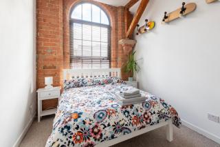 5 mins walk from centre, spacious city apt, open-plan - Nottingham - 3