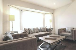 Luxurway Renovated Private Home 4bedrooms 3baths - 1