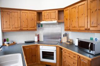 The Summit West End- Elegant Apartment with Free Parking in Prime Location - 1
