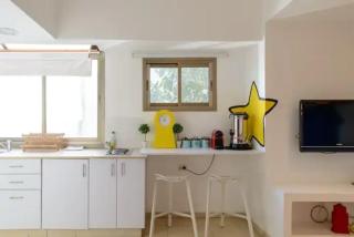 ART style apt steps from Hilton beach Tel Aviv - Tel Aviv - 3
