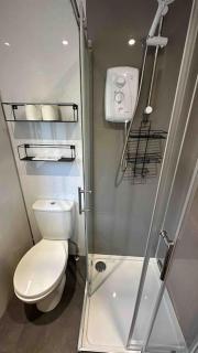 1 Bedroom Cabin with Mountain & Loch Views - Quiet Location between Glencoe & Ben Nevis - Onich - 3