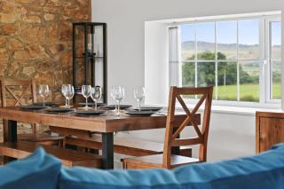 Host & Stay - The Staffordshire Knot - 2