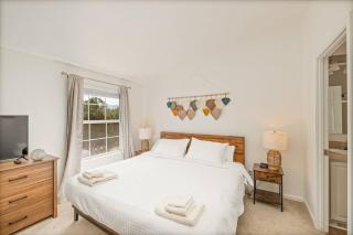 HIlltop Oasis with games, hot tub, Fire-pit, Deck, Views - 8