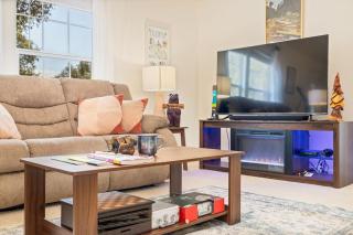 HIlltop Oasis with games, hot tub, Fire-pit, Deck, Views - Oakhurst - 2