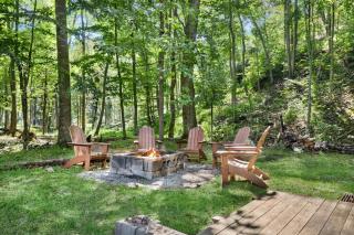 River Access w Hot Tub, Grill, WiFi, & Fire Pit! - Lost City - 7