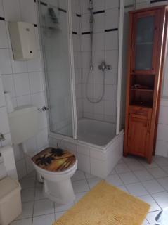 Privatzimmer im Landhaus mit großem Garten und Parkplatz - Reckershausen - 1