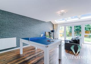 Spacious 3BDR House By Vista Stays Short Lets & Serviced Accommodation Salford With Pool Table & Free Parking - 9